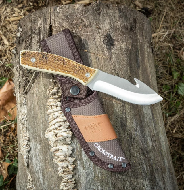 The Western Crosstrail 9.25″ Gut Hook Fixed Blade Knife strikes a perfect balance between its stylized aesthetic and functional capabilities.